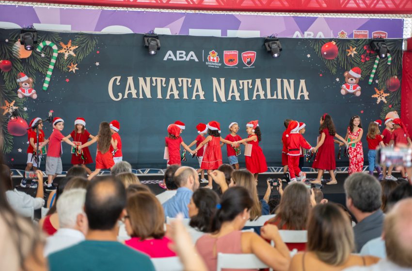  Cantata natalina da ABA Maple Bear celebra magia, música e solidariedade Com apresentações dos estudantes e campanha de doações para a ONG Afetos, a Christmas Celebration das unidades Aflitos e Boa Viagem promete encantar famílias e reforçar valores de empatia e responsabilidade social.
