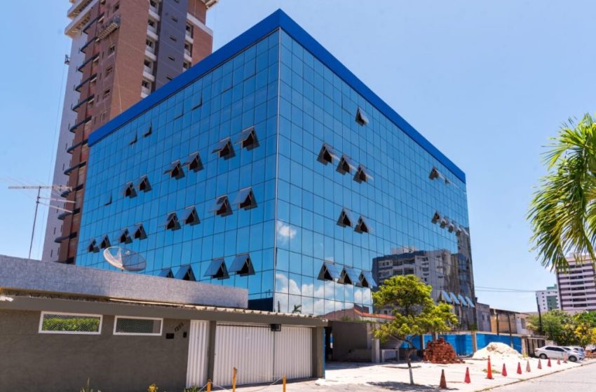 Faculdade de Medicina de Olinda amplia campus com novo edifício em comemoração aos 10 anos Nova estrutura terá biblioteca de 800 m², auditórios, áreas de convivência e laboratório de robótica, com investimento superior a R$ 30 milhões.