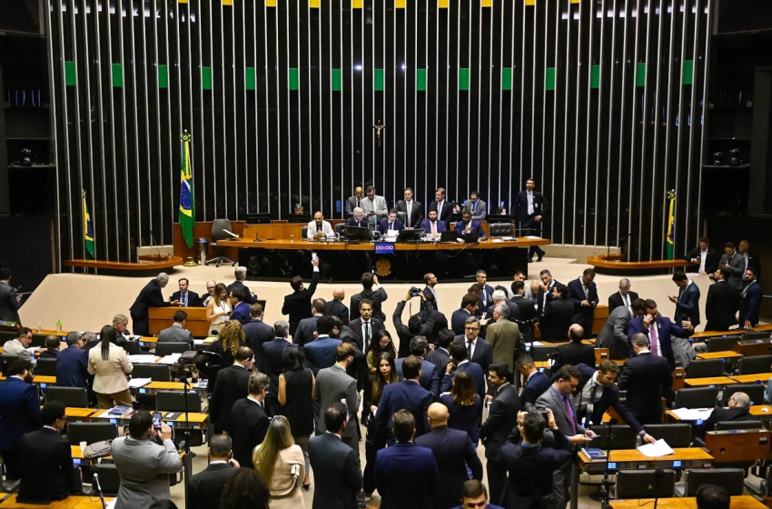  Câmara cria Comissão Especial para elaborar o Plano Nacional de Formação de Condutores Após 27 anos do CTB, Congresso assume protagonismo na definição do novo modelo de formação e habilitação, em resposta à crise gerada por resolução federal e à mobilização nacional do setor.