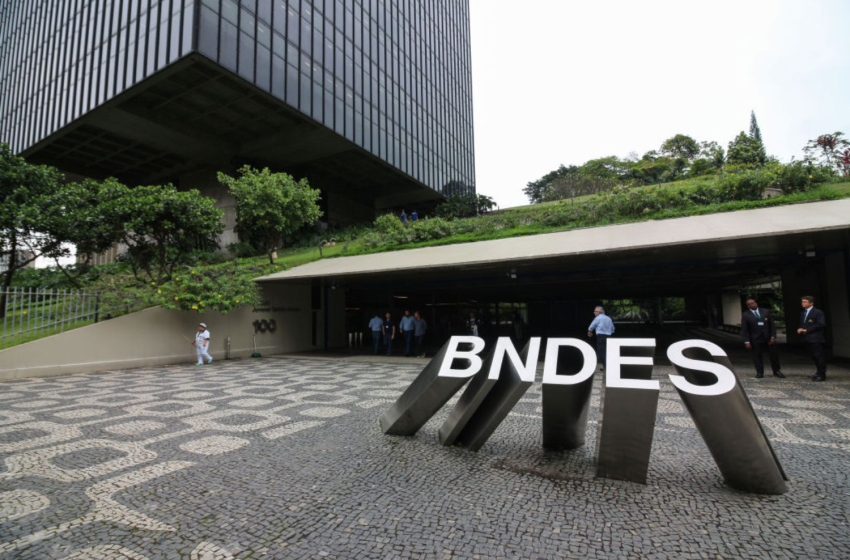  BNDES libera R$ 306 milhões para empresas afetadas pelo tarifaço em Pernambuco Crédito aprovado atende 100% dos pedidos no estado e integra pacote nacional de R$ 16,18 bilhões para apoiar negócios impactados pelas tarifas dos EUA.