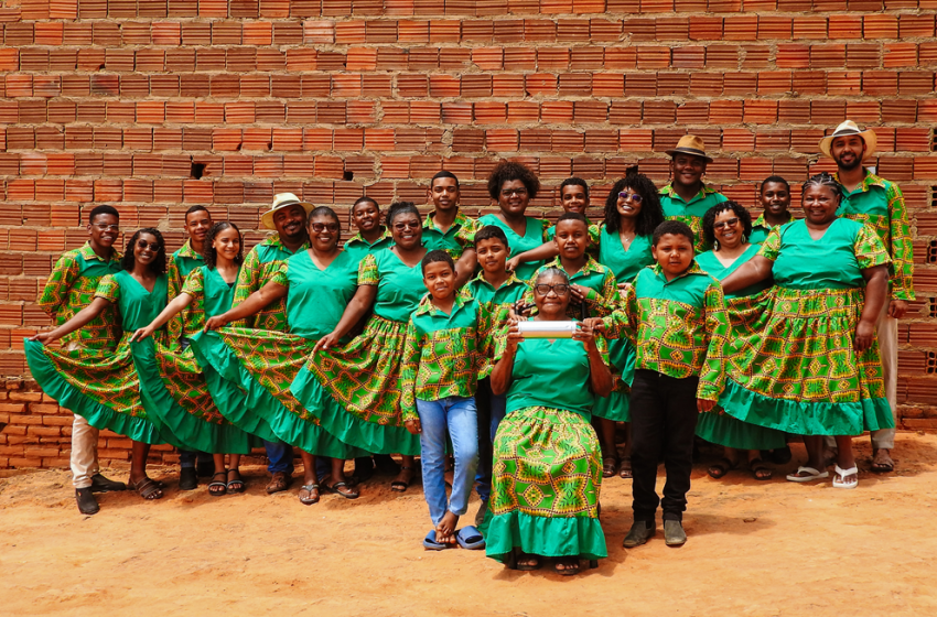  Samba de Coco Cachoeira da Onça encerra turnê “Um Coco Arrochado” na Casa da Rabeca Grupo liderado por Mestra Joana da Silva se apresenta gratuitamente nesta quinta (25), às 20h, dentro da programação do 30º Encontro de Cavalos Marinhos, em Olinda.