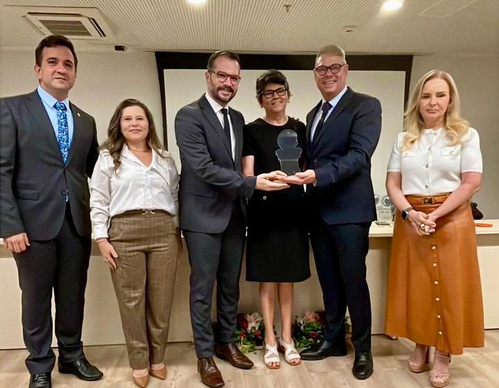  Câmara de Mediação da UniFafire conquista 1º lugar no Prêmio Conciliar em Ação do TJPE Reconhecimento destaca 17 iniciativas de justiça restaurativa e promoção do diálogo que fortalecem a cultura da paz e posicionam a instituição como referência regional em métodos consensuais de solução de conflitos.