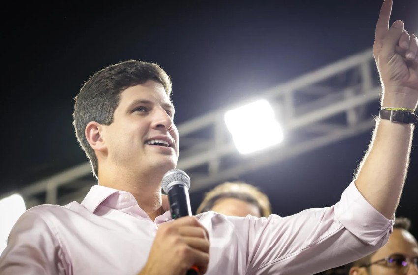  Após repercussão, João Campos nomeia advogado paraibano excluído de vaga PCD em concurso do Recife Nomeação de Marko Venício é publicada no Diário Oficial após críticas nacionais, mas Prefeitura não anulou a nomeação anterior do filho de procuradora reclassificado três anos após o certame.