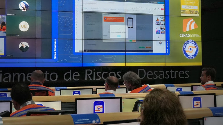  Defesa Civil Alerta completa um ano com 630 mensagens enviadas à população em risco Sistema nacional de alertas de desastres naturais atinge todas as regiões do Brasil e reforça segurança da população com notificações em celulares sem necessidade de cadastro.