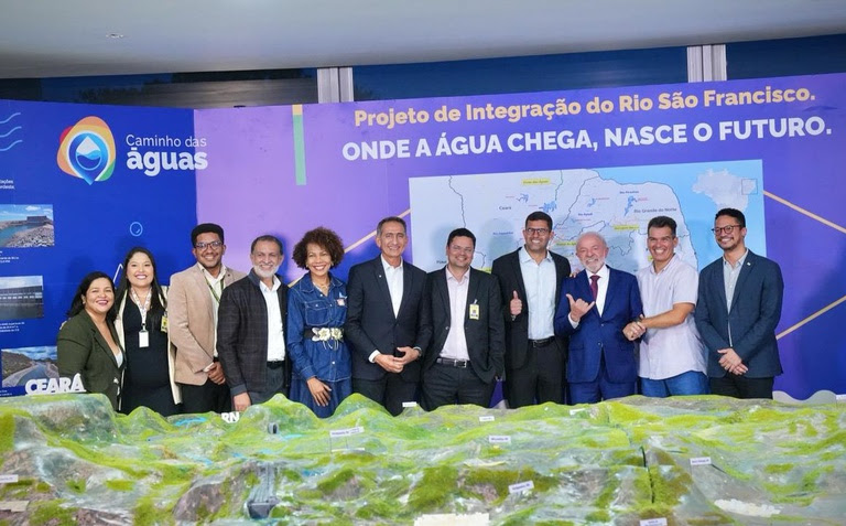  Lula inaugura maquete da Transposição do Rio São Francisco no Palácio do Planalto Maior obra hídrica do país ganha representação física e digital para destacar sua grandiosidade.