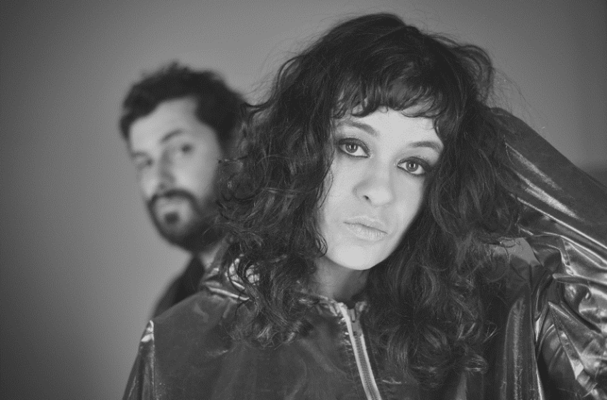  CAIXA Cultural Recife apresenta Tulipa Ruiz com a turnê intimista “Noire” Cantora retorna à capital pernambucana após dois anos com cinco shows em formato voz e violão, ao lado de Gustavo Ruiz, entre os dias 26 e 29 de dezembro.