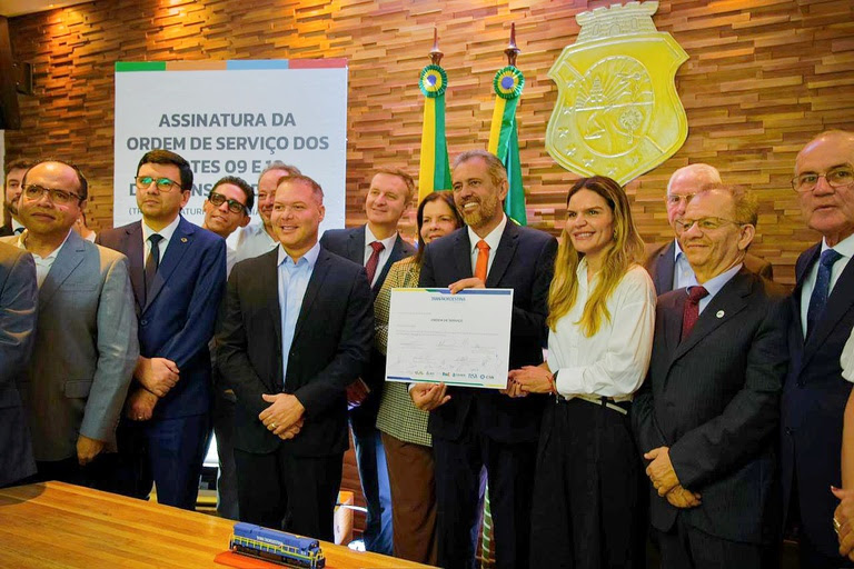  Transnordestina tem todos os lotes contratados e avança rumo ao Porto do Pecém Com autorização para obras nos trechos de Baturité e Aracoiaba, ferrovia garante os 97 km finais e consolida investimento de R$ 8 bilhões para concluir a Fase I até 2027.