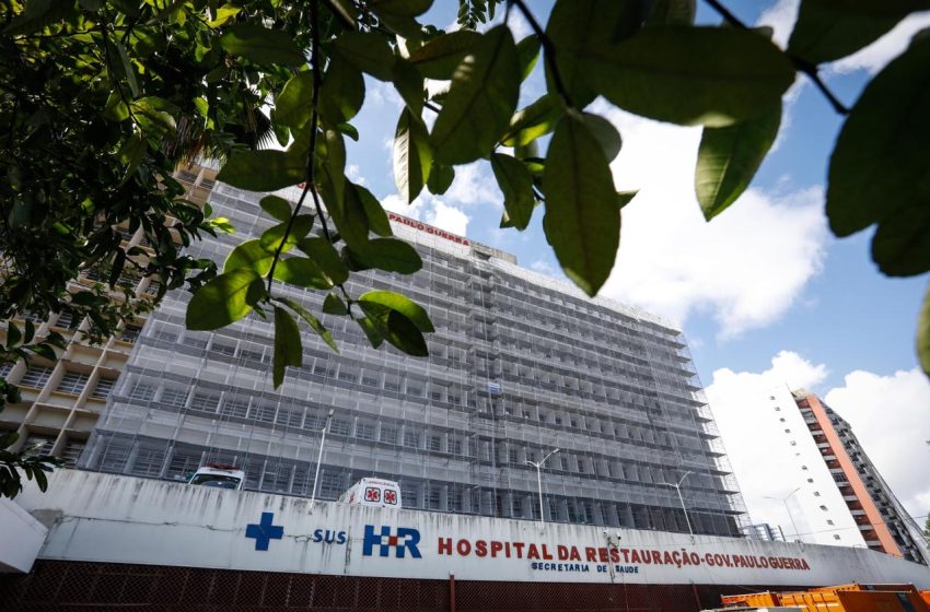  Governo de Pernambuco abre licitação de R$ 11,6 milhões para novos elevadores em hospitais estaduais Medida prevê substituição de equipamentos antigos em unidades de grande fluxo após episódios recentes de falhas e acidentes.