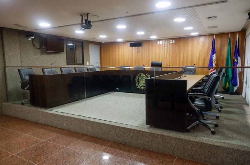  CCLJ da Alepe convoca reunião para analisar projetos urgentes enviados por Raquel Lyra Entre as matérias em pauta está a contratação de novos empréstimos que somam mais de R$ 5 bilhões pelo Governo de Pernambuco.