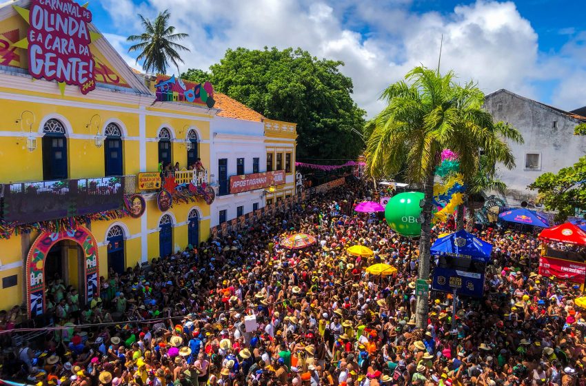  Projeto carnavalesco pernambucano ultrapassa 200 mil seguidores exaltando a cultura popular e prestando serviço ao folião Criado em Paulista, perfil “Carnaval em Pernambuco” se consolida como guia digital do Carnaval, com alcance milionário e valorização das tradições do estado