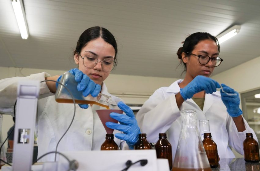  Edital de R$ 2,24 milhões para inovação em Pernambuco encerra inscrições nesta semana Programa Compet Soluções vai financiar 16 projetos de inovação aplicada com recursos não reembolsáveis do Governo de Pernambuco.