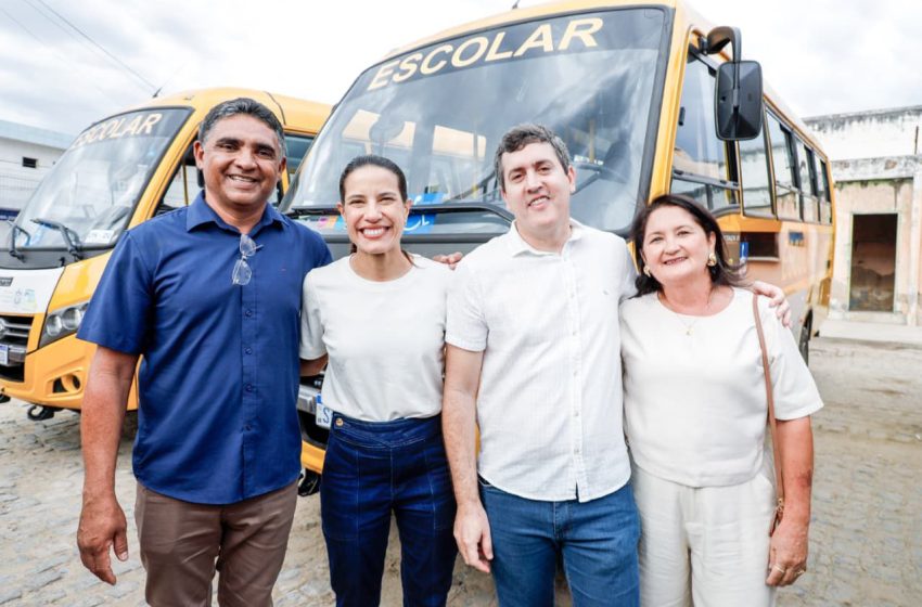  Raquel Lyra autoriza obras, entrega ônibus escolares e anuncia nova ETE em Custódia