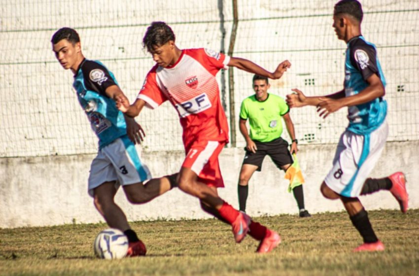 Copinha do Interior Sub-16 define finalistas neste domingo com confrontos abertos Após vitórias mínimas nos jogos de ida, Garanhuns, Carpina, Ipojuca e Brejo da Madre de Deus seguem com chances reais de chegar à decisão.