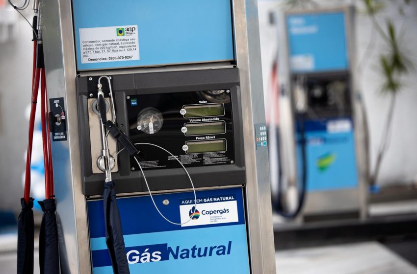  Pernambuco reduz preço do gás canalizado a partir de fevereiro Queda média de 4,85% na tarifa beneficia indústrias, comércios, residências e usuários de GNV