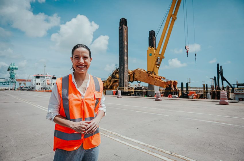  Raquel Lyra e Silvio Costa Filho entregam dragagem do canal interno do Porto de Suape Obra de R$ 217 milhões autoriza atracação de navios Suezmax e amplia a capacidade logística de Pernambuco