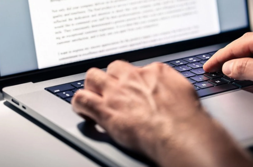  Justiça Federal condena internauta por ataques xenofóbicos contra nordestinos em grupo virtual de Garanhuns Homem foi condenado por injúria por procedência nacional após publicar ofensas discriminatórias em rede social; pena inclui serviços comunitários e indenização por danos morais coletivos.