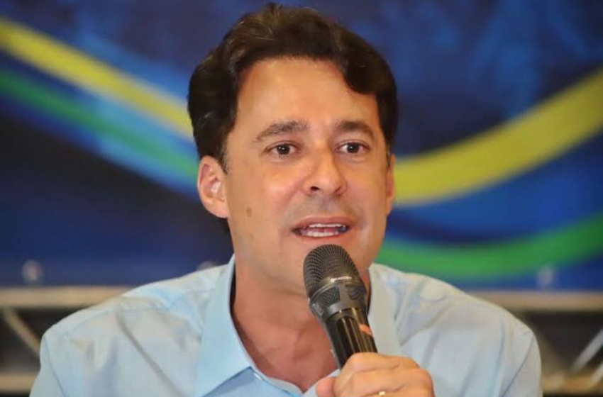  Anderson Ferreira omite Jair Bolsonaro em peça institucional do PL Ex-candidato ao governo de Pernambuco, que teve Bolsonaro como principal cabo eleitoral, lança spot para rádio e TV sem citar ou exibir o ex-presidente, em movimento distinto de aliados como Gilson Machado.