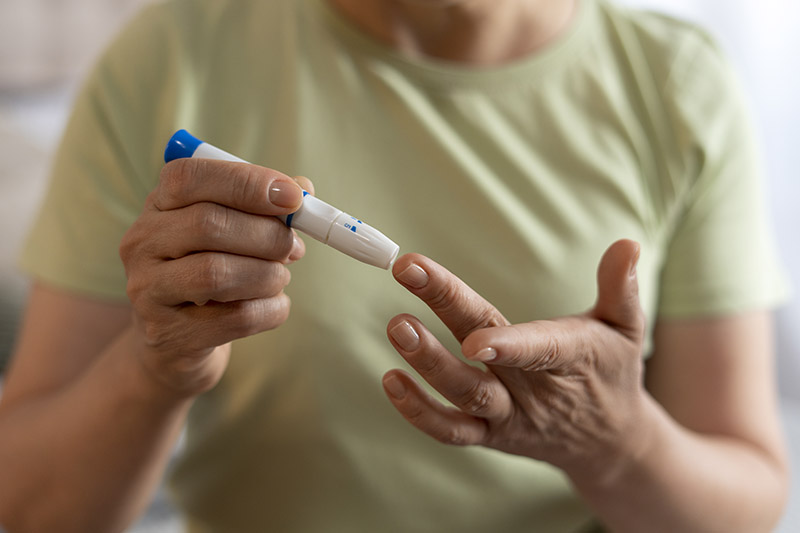  Diabetes avança como pandemia silenciosa, atinge mais de meio bilhão de adultos e pressiona sistemas de saúde Atlas da Federação Internacional de Diabetes aponta 589 milhões de pessoas com a doença em 2024; no Brasil, prevalência chega a 10% nas capitais e milhões seguem sem diagnóstico.