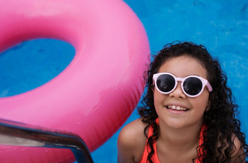  6 cuidados para prevenir conjuntivite no verão Oftalmologista alerta para o aumento dos casos durante as férias e orienta como evitar a infecção ocular em praias, parques e clubes.