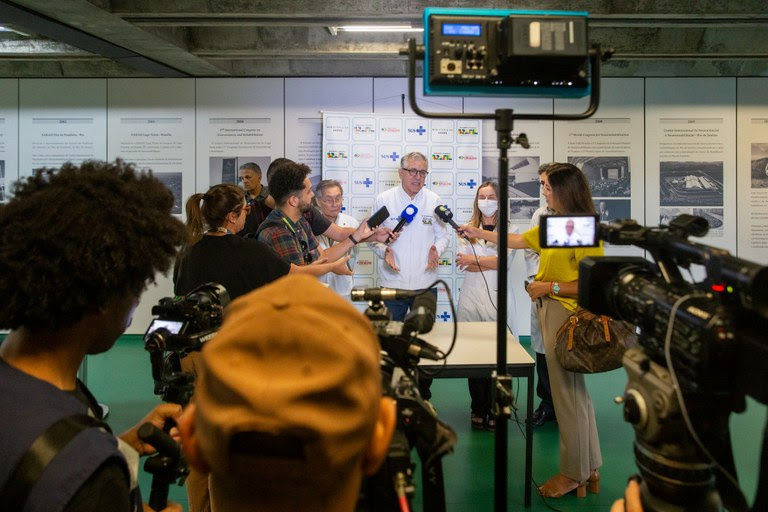  Governo do Brasil renova parceria com a Rede Sarah e amplia atendimentos especializados pelo SUS Contrato renovado por mais cinco anos garante R$ 7,5 bilhões em investimentos e prevê, apenas em 2026, a oferta de 1,7 milhão de exames e terapias e mais de 500 mil consultas à rede pública.