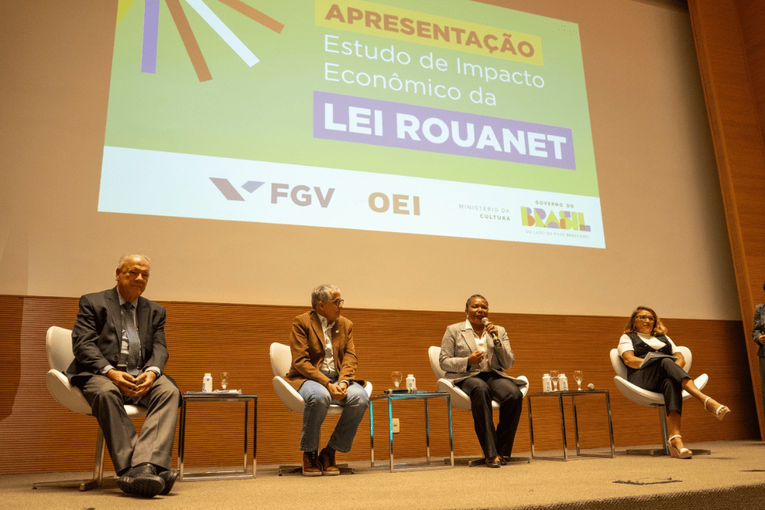  Lei Rouanet movimentou R$ 25,7 bilhões e gerou 228 mil empregos em 2024, aponta estudo Mecanismo de incentivo à cultura registra o primeiro aumento real de recursos desde 2011 e amplia impacto econômico em todas as regiões do país.