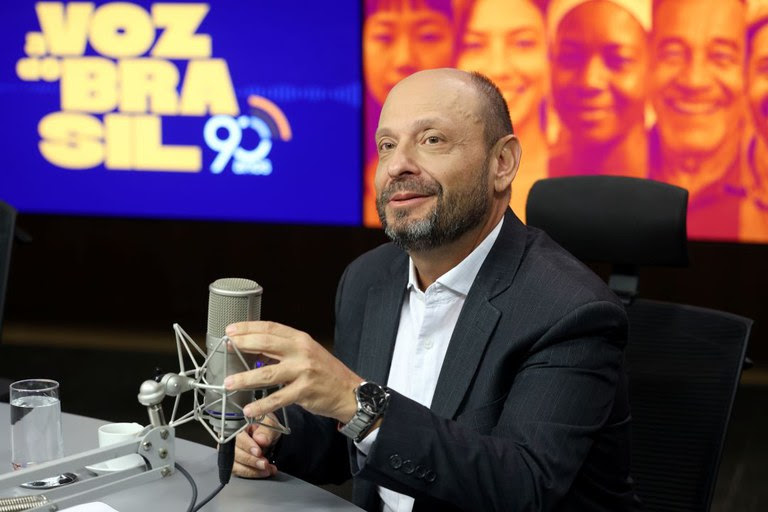  INSS reforça prazo até 14 de fevereiro para aposentados e pensionistas solicitarem ressarcimento de descontos indevidos Mais de 6,2 milhões de beneficiários já contestaram cobranças irregulares; segundo o INSS, R$ 2,8 bilhões foram devolvidos e ações seguem para responsabilizar associações envolvidas em fraudes.