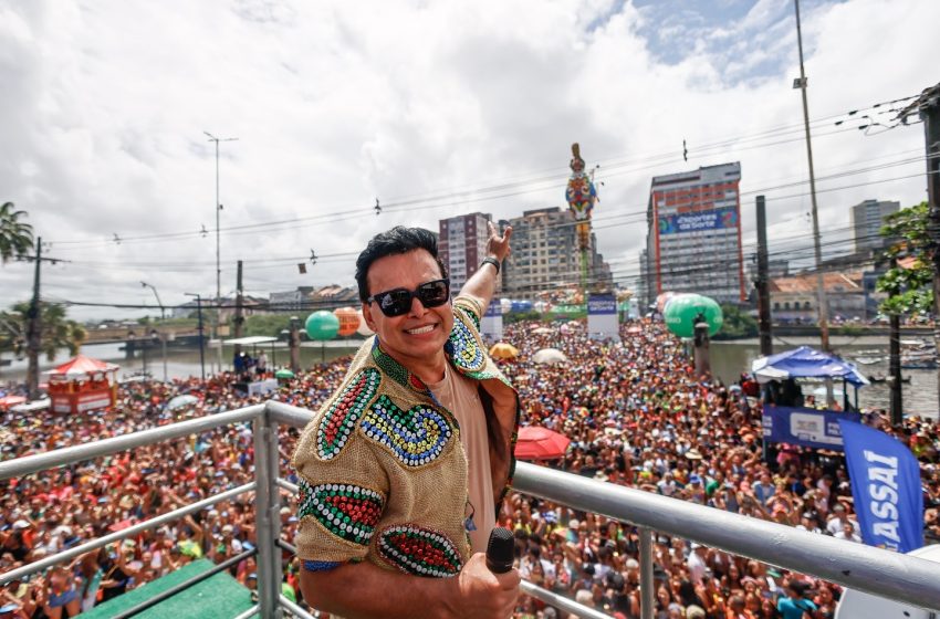  Almir Rouche celebra 36ª participação no Galo da Madrugada com música nova e convidados especiais Cantor lança “Galo do Sol”, promete figurino temático e divide o trio com Romulo Santaray, Paulinho Pimpão e participação de Céu