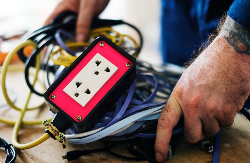  Ambulantes devem ficar atentos às regras para ligação provisória de energia durante blocos de rua