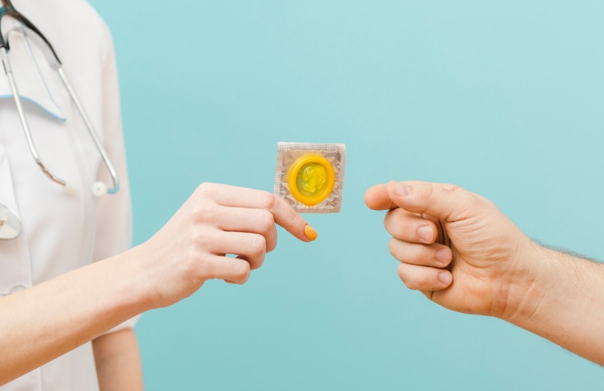  Carnaval com consciência: prevenção de ISTs é atitude de cuidado e responsabilidade Especialista reforça uso de preservativos, testagem regular e informação como medidas essenciais para curtir a folia com mais segurança e saúde