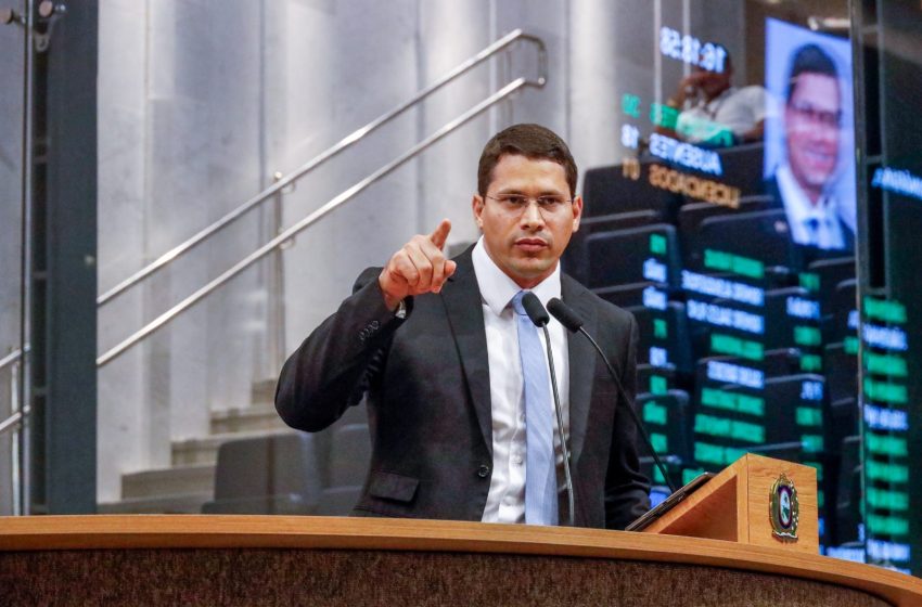  Pastor Júnior Tércio critica banalização da criminalidade e condena “baile do inferninho” Em discurso na Alepe, deputado defende projetos de lei que proíbem uso de recursos públicos em eventos que façam apologia ao crime e vetam festas clandestinas em Pernambuco
