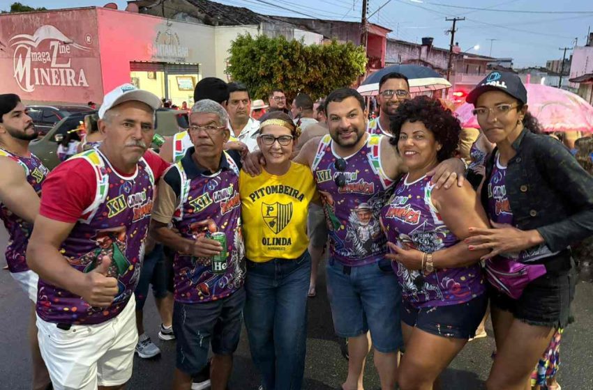  Sob trovoadas de verão, Débora Almeida percorre 1.060 km em agenda intensa pelo Agreste Deputada estadual visitou nove municípios no fim de semana que antecede o Carnaval, entregou ambulâncias, acompanhou obras, participou de eventos culturais e anunciou R$ 1 milhão em emendas para Bom Conselho