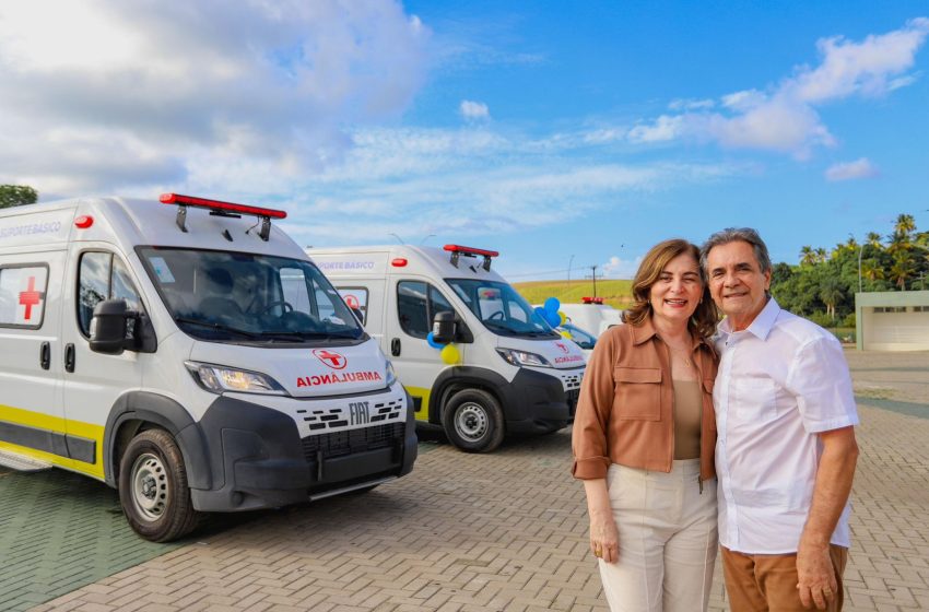  Prefeito Carlos Santana e deputada Simone Santana reforçam saúde de Ipojuca com novas UTIs móveis e ambulâncias Município recebeu cinco novos veículos para atendimento de urgência, sendo três UTIs móveis e duas ambulâncias de suporte básico, ampliando a frota e a capacidade de resposta da rede municipal