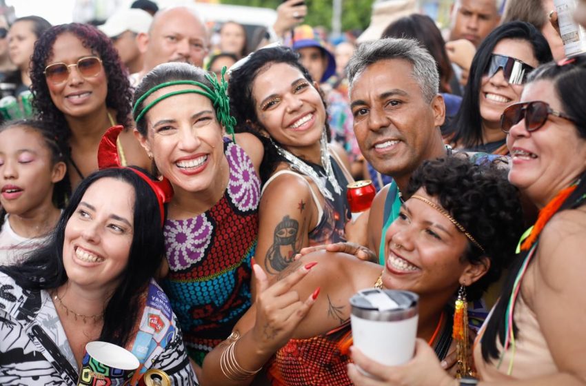  Raquel Lyra prestigia Carnaval dos Caiporas e reforça valorização do interior em Pesqueira Governadora celebra festa no Agreste ao lado do prefeito Cacique Marcos Xukuru, destaca investimento em cultura, segurança e economia e afirma que mais de 90% das atrações do Carnaval de Pernambuco são pernambucanas