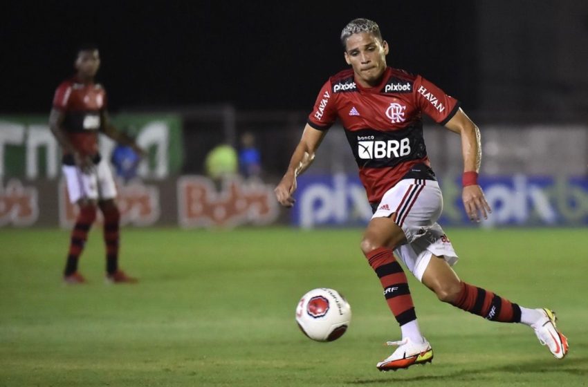  Thiaguinho, destaque da Série B, entra na mira de clubes paulistas e recebe sondagens da Europa Atacante pernambucano do Clube de Regatas Brasil vive fase valorizada após passagem marcante pela Série B e desperta interesse no Brasil e no exterior