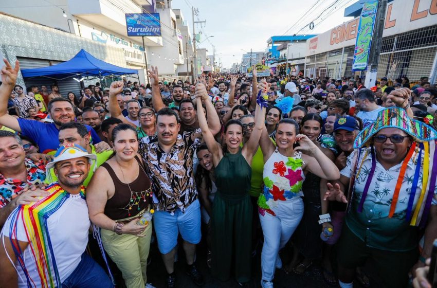  Em Surubim, Raquel Lyra prestigia Desfile das Virgens e destaca Carnaval mais seguro da história de Pernambuco Governadora participou da festa ao lado do prefeito Cléber Chaparral e ressaltou redução nos índices de criminalidade durante a folia em todo o Estado