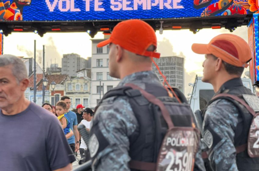  Carnaval 2026 tem 93% de aprovação da segurança entre visitantes em Pernambuco Pesquisa da Empetur aponta avaliação positiva das forças de segurança; Estado registra menor número de homicídios dos últimos 20 anos durante a folia