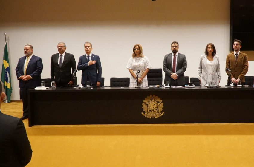  Alberto Feitosa é homenageado em evento jurídico em Brasília Iniciativa do Movimento Advogados de Direita Brasil reúne parlamentares e juristas para debater liberdade de expressão e garantias constitucionais; Jair Bolsonaro também será homenageado
