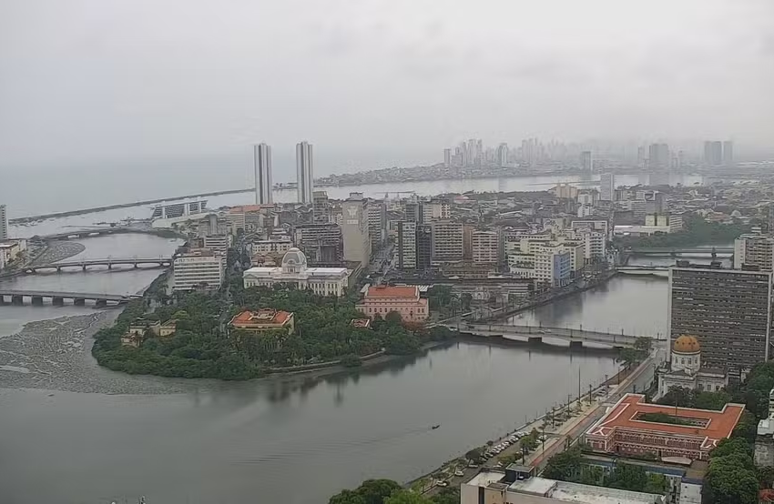  Recife alagado no segundo dia de Carnaval expõe fragilidade da gestão de João Campos