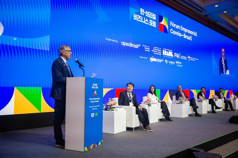  Brasil e Coreia do Sul firmam parcerias na saúde com investimento estimado em R$ 1,1 bilhão Acordos preveem transferência de tecnologia, produção nacional de medicamentos estratégicos e cooperação em inovação, saúde digital e resiliência climática
