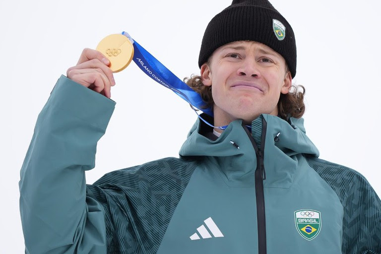  Lula celebra ouro inédito de Lucas Pinheiro e afirma: “O esporte brasileiro não tem limites” Presidente vibra com a primeira medalha de ouro do Brasil em Jogos Olímpicos de Inverno, conquistada por Lucas Pinheiro Braathen no slalom gigante em Milão-Cortina 2026, na Itália
