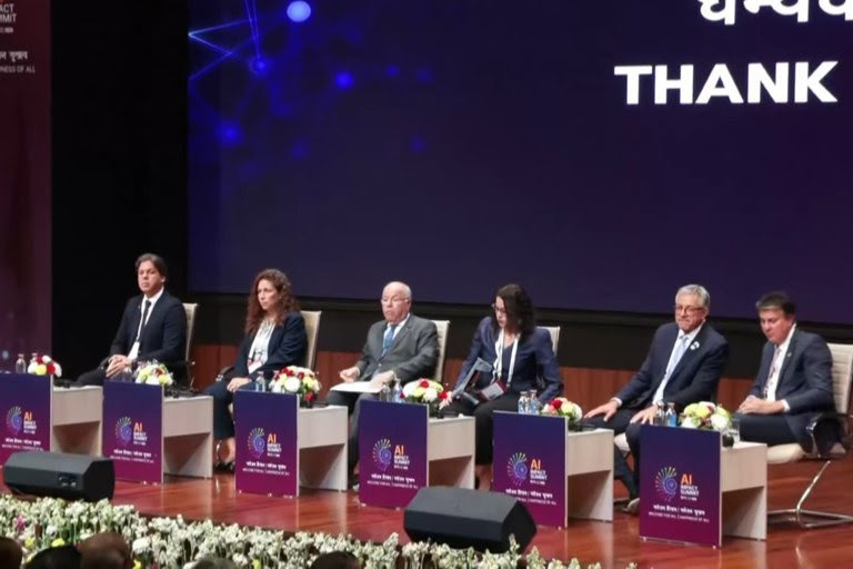  Brasil apresenta plano estratégico de IA na Índia com foco em inclusão e soberania digital Durante cúpula em Nova Délhi, ministros destacam o Plano Brasileiro de Inteligência Artificial (2024–2028), que prevê R$ 23 bilhões em investimentos para aplicar a tecnologia em saúde, educação e serviços públicos.