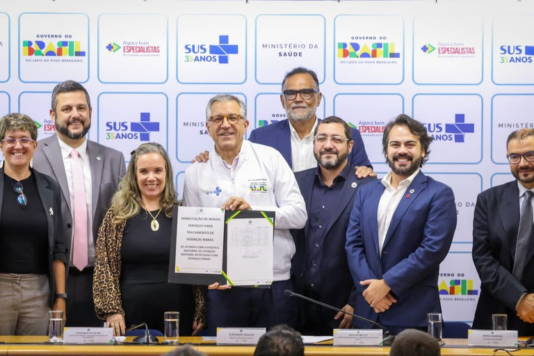  Governo do Brasil investe R$ 122 milhões na Fiocruz para terapia gênica contra AME Estudo clínico inédito no país marca avanço na medicina de precisão e pode ampliar qualidade e expectativa de vida de crianças com Atrofia Muscular Espinhal