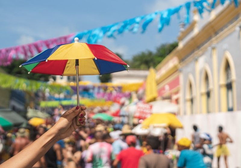  Advogado trabalhista esclarece regras legais sobre folga no período de Carnaval Carnaval não é feriado nacional e concessão de folga depende de acordos internos ou coletivos, explica especialista