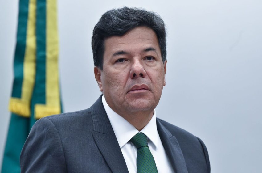  Mendonça Filho pede cancelamento da Federação União Progressista Parlamentar solicita à direção do União Brasil reavaliação da aliança com o Progressistas diante de impasses sobre apoio ao governo de Pernambuco em 2026