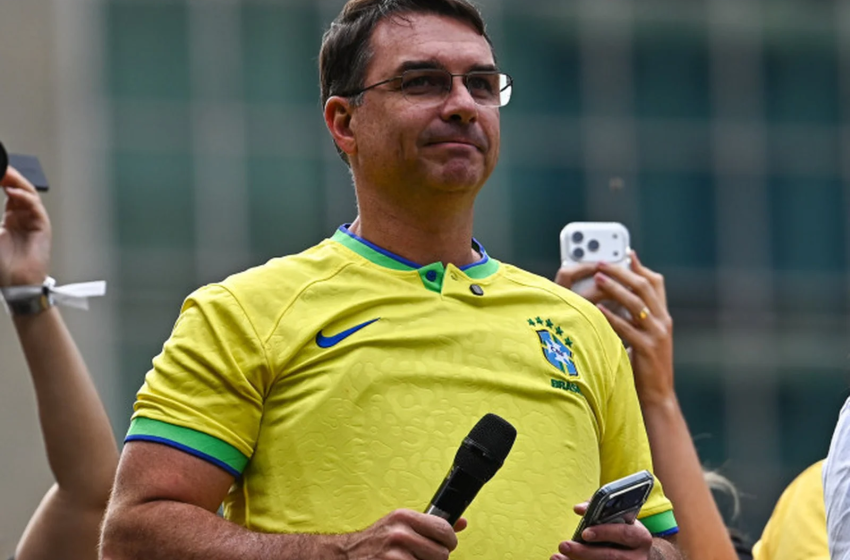  Flávio Bolsonaro desembarca no Nordeste para testar popularidade como pré-candidato à Presidência