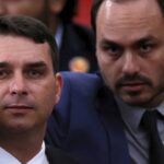  Carlos Bolsonaro exige que o PL apoie a candidatura de Flávio à Presidência em sintonia com o governo.