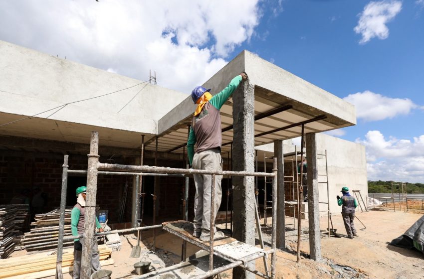  Pernambuco inicia 2026 com saldo positivo de empregos e destaque para a construção civil Estado registra 3.804 vagas a mais que em janeiro do ano passado, com 3.069 postos concentrados no setor impulsionado por obras estruturadoras e programas habitacionais