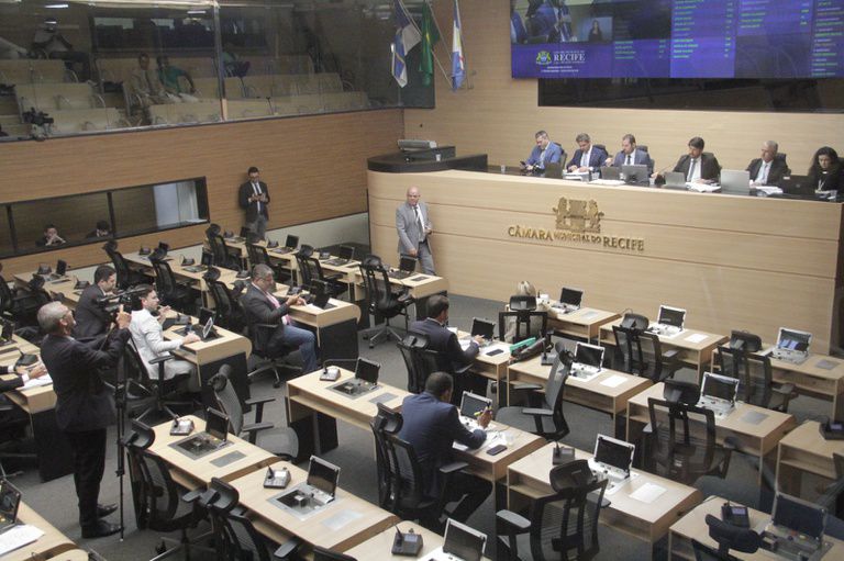  Câmara Municipal do Recife convoca sessão para decidir recursos contra arquivamento de CPI Vereadores analisam pedidos da oposição para reverter decisão que barrou investigação contra o prefeito João Campos