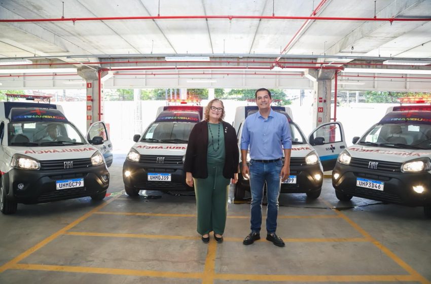  Dannilo Godoy garante ônibus escolares e novas ambulâncias para Bom Conselho Município recebeu dois ônibus escolares modelo Marruá e será contemplado com quatro ambulâncias para reforçar transporte de estudantes e atendimento na saúde