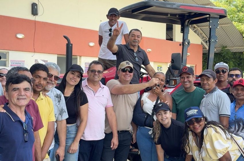  Fabrizio Ferraz realiza entregas para saúde e agricultura no Sertão de Pernambuco Parlamentar destinou ambulância para Itacuruba e trator para Belém de São Francisco durante agenda no interior